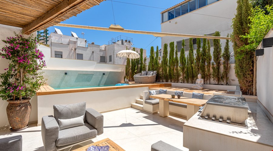 Casa de pueblo renovada con piscina y terraza en la azotea en venta en Palma