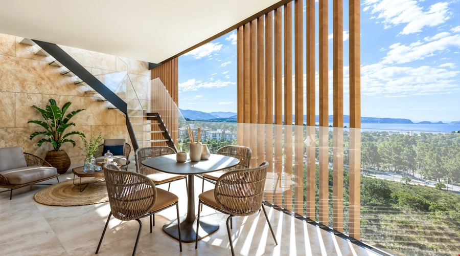 Ático moderno con azotea privada y vistas al mar en venta en Paguera