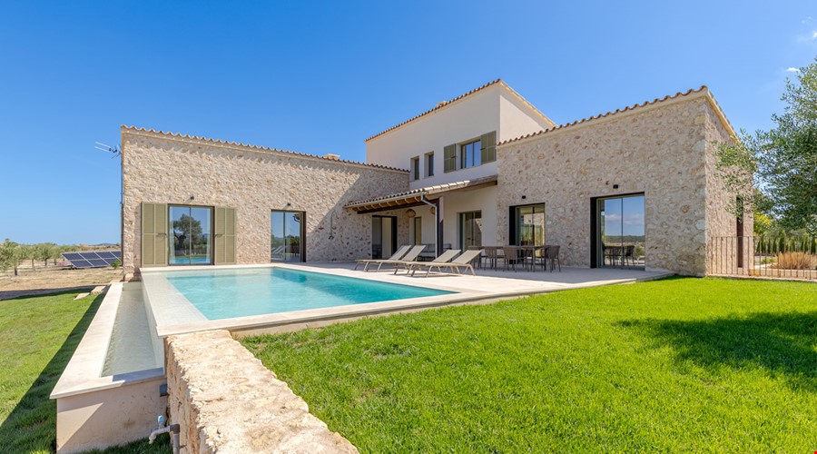 Finca de cuatro dormitorios con encanto auténtico en venta en Sineu