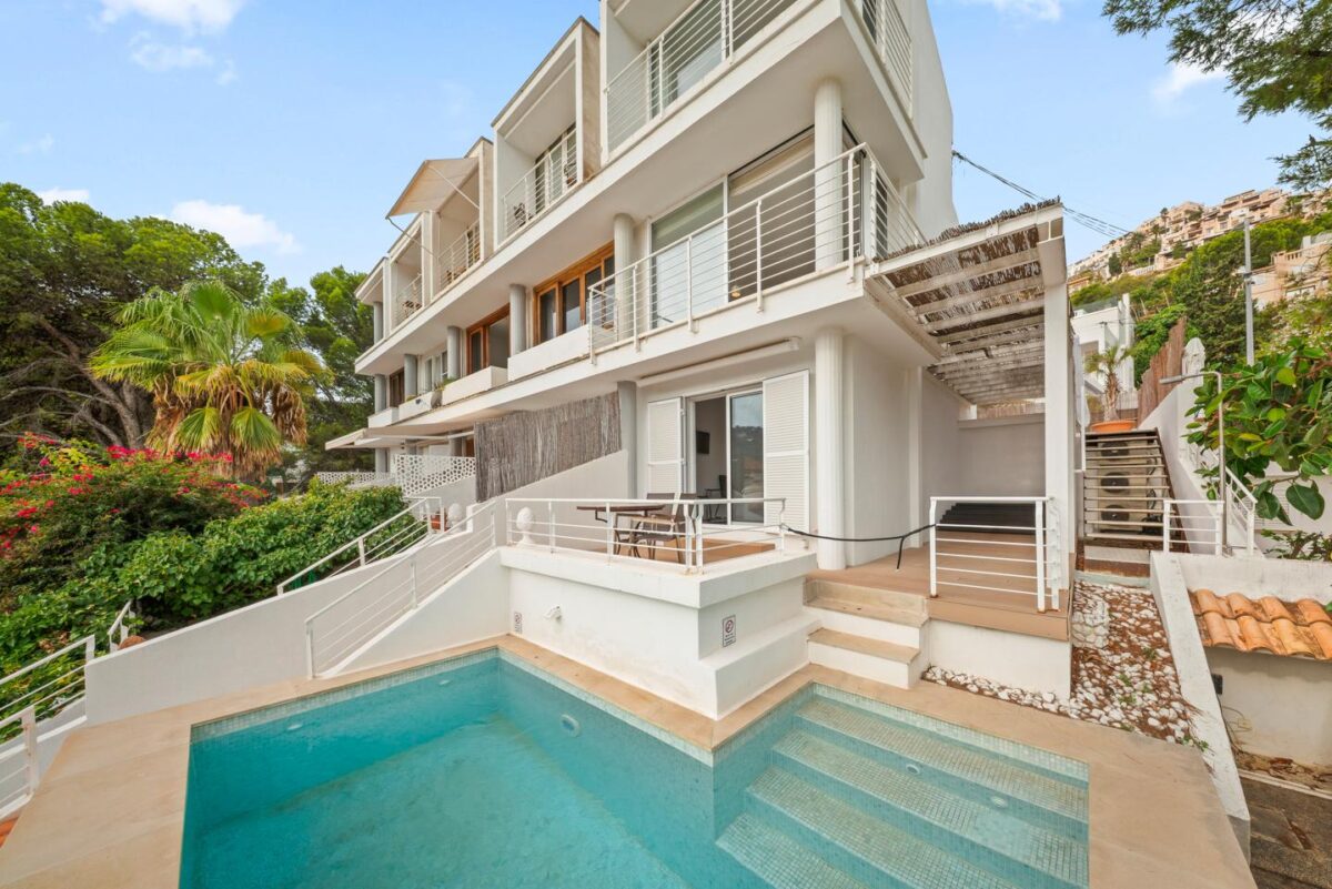 Casa adosada contemporánea con piscina privada y vistas al puerto en venta en Port d’Andratx