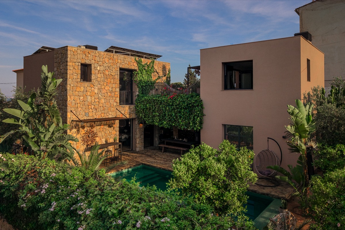 Villa contemporánea de cuatro dormitorios con piscina de agua salada y vistas al mar en Gènova
